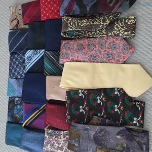 ✨️SALE✨️ 24 Assorted Men's Ties